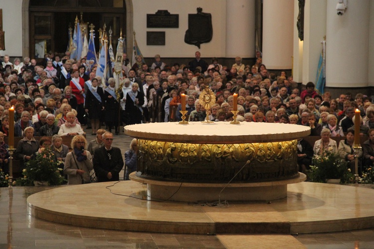 Katowice. Żywy Różaniec i wspólnoty maryjne w katedrze