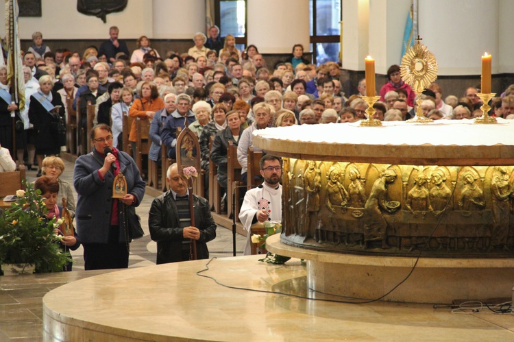 Katowice. Żywy Różaniec i wspólnoty maryjne w katedrze