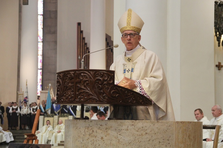 Katowice. Żywy Różaniec i wspólnoty maryjne w katedrze