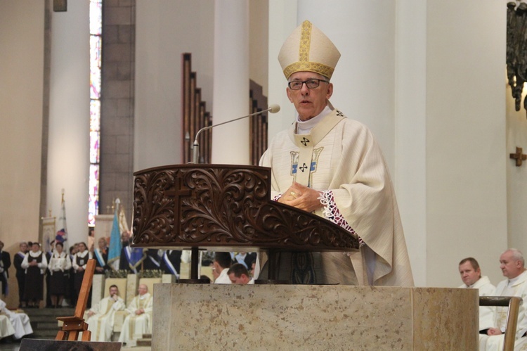 Katowice. Żywy Różaniec i wspólnoty maryjne w katedrze