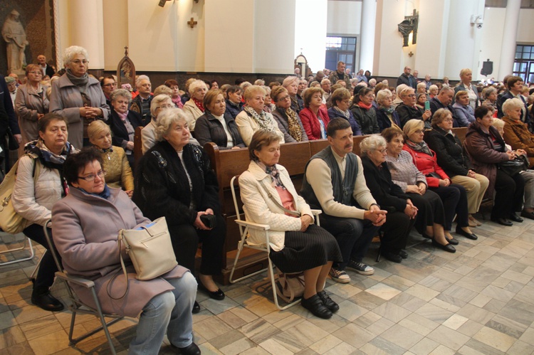 Katowice. Żywy Różaniec i wspólnoty maryjne w katedrze