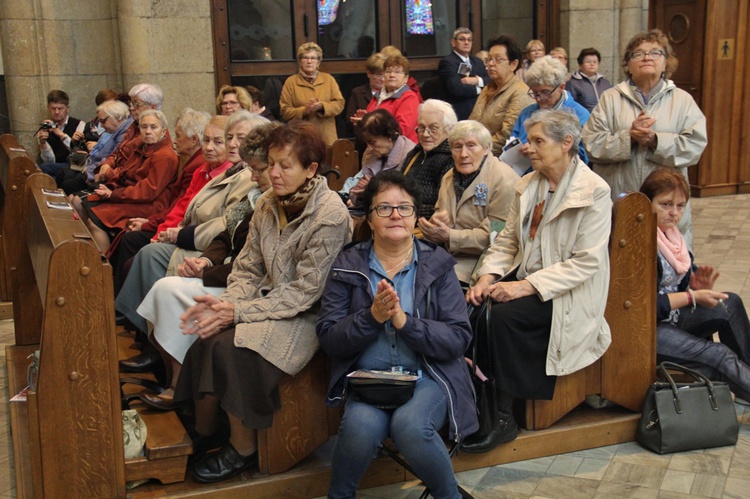 Katowice. Żywy Różaniec i wspólnoty maryjne w katedrze