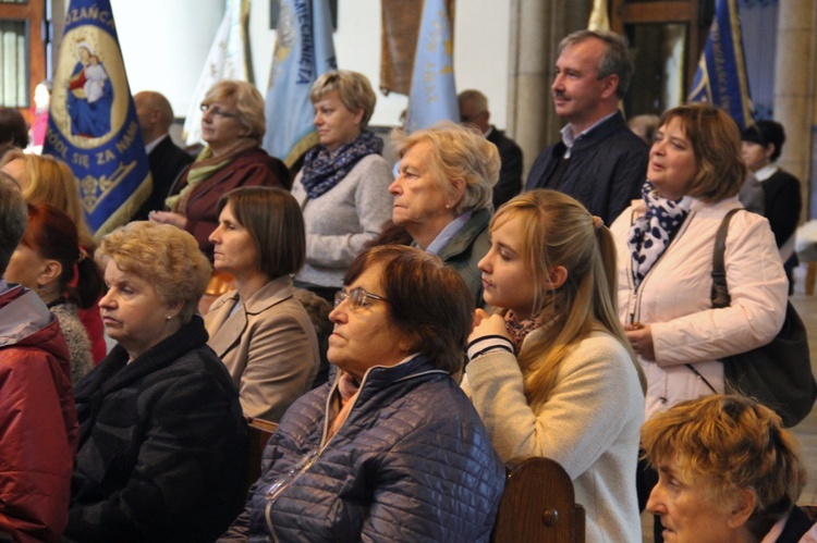 Katowice. Żywy Różaniec i wspólnoty maryjne w katedrze