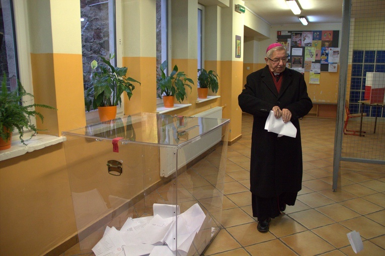 Metropolita gdański głosował w wyborach parlamentarnych 2019.