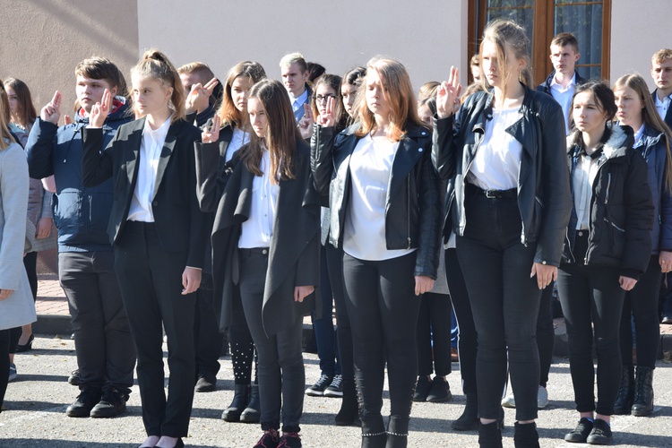 Ślubowanie pierwszoklasistów Technikum Zawodowego ZDZ w Nowym Mieście nad Pilicą