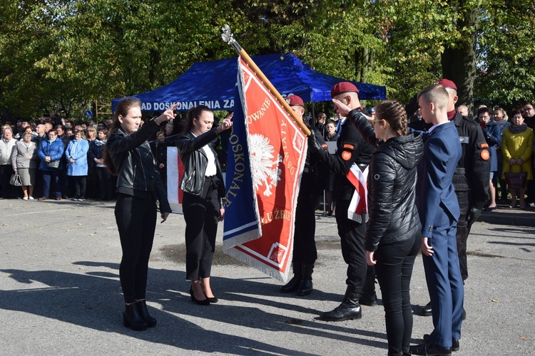 Ślubowanie pierwszoklasistów Technikum Zawodowego ZDZ w Nowym Mieście nad Pilicą