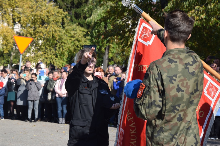 Ślubowanie pierwszoklasistów Technikum Zawodowego ZDZ w Nowym Mieście nad Pilicą