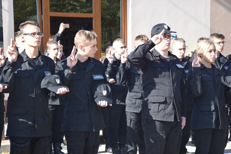 Ślubowanie pierwszoklasistów Technikum Zawodowego ZDZ w Nowym Mieście nad Pilicą