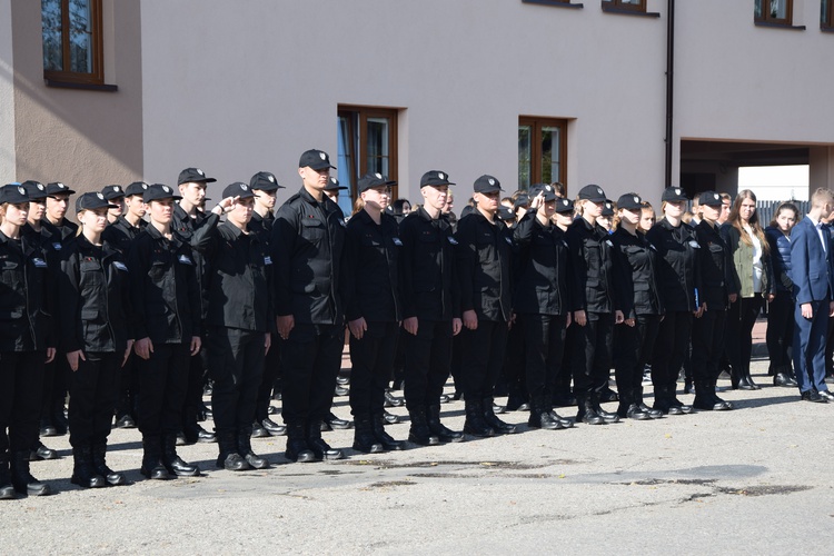 Ślubowanie pierwszoklasistów Technikum Zawodowego ZDZ w Nowym Mieście nad Pilicą