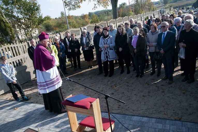 Pomnik i grób Dzieci Utraconych w Redle