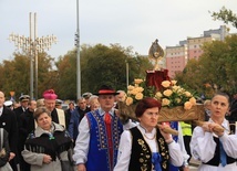 Ulicami Gdyni przeszła procesja różańcowa z relikwiami św. Jana Pawła II. 