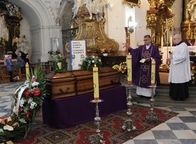 Pogrzeb s. M. Olimpii Konopki SMCB, założycielki muzeum klasztornego w Trzebnicy