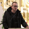  Marcin Jakimowicz, redaktor "Gościa Niedzielnego", pisarz, ewangelizator. Lider Diakonii Świętej Rodziny, wspólnoty, która od 30 lat wsłuchuje się w głos Ducha Świętego.