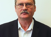 	Tomasz Miegoń jest pasjonatem polskiego morza i floty wojennej, podobnie jak brat jego dziadka Jana – błogosławiony ks. kmdr ppor. Władysław.