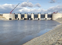 ◄	Moment podniesienia zasuwy. 