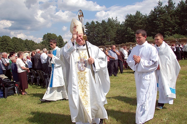 Zawołaniem pasterskim bp. Adama Odzimka są słowa:  „Ne deficiant fides caritasque” (Aby wiara i miłość były mocne).