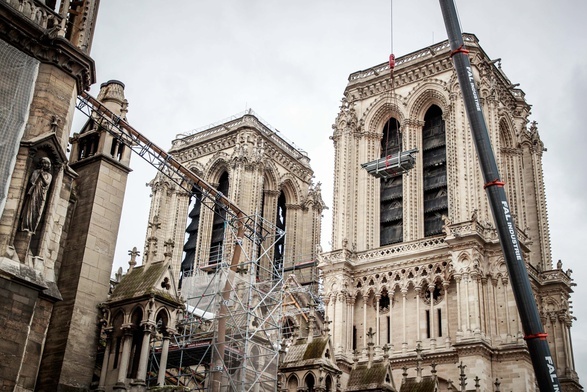 Paryż: Ile darowizn wpłynęło na odbudowę katedry Notre Dame?