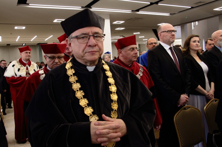 Doktorat honoris causa UPJPII dla kard. Zenona Grocholewskiego