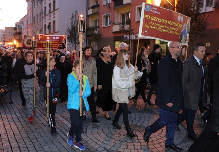 Trzebniczanie kochają św. Jawigę