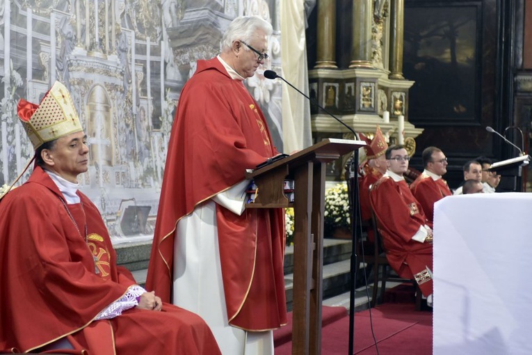 Ks. Majda głoszący homilię w czasie Mszy św. imieninowej bp. Ignacego.