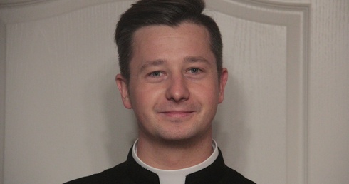 Do wspólnej modlitwy w intencji kapłanów zaprasza ks. Piotr Nadolski.