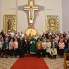 Wykładowcy, alumni i słuchacze w kaplicy seminaryjnej po inauguracji.