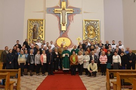 Wykładowcy, alumni i słuchacze w kaplicy seminaryjnej po inauguracji.