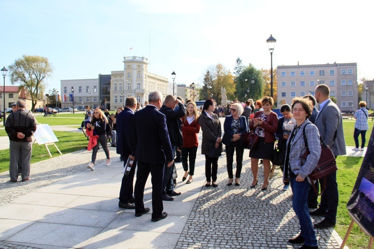 Poświęcenie rynku i kolumny maryjnej w Kietrzu