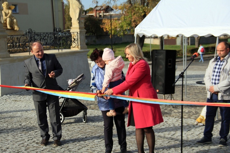 Poświęcenie rynku i kolumny maryjnej w Kietrzu