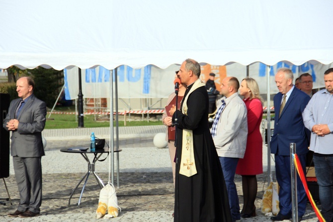 Poświęcenie rynku i kolumny maryjnej w Kietrzu