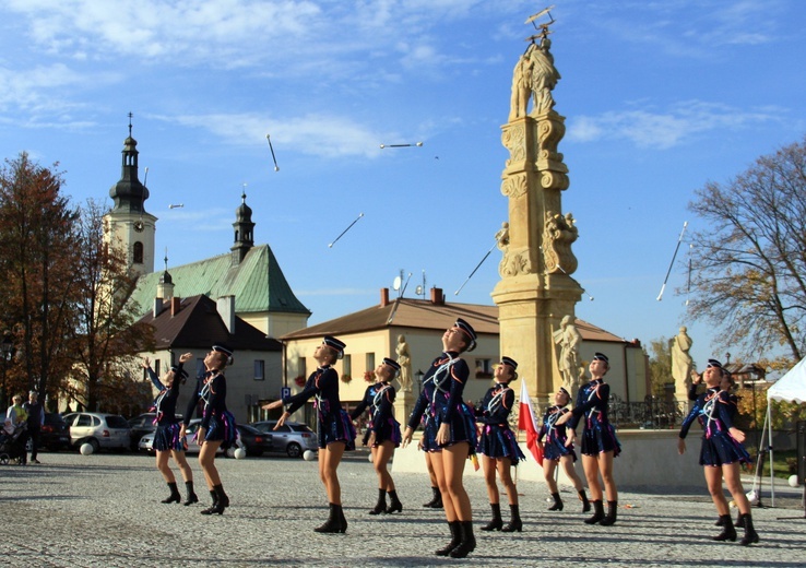 Poświęcenie rynku i kolumny maryjnej w Kietrzu