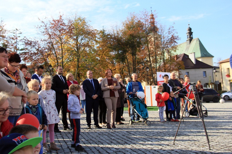 Poświęcenie rynku i kolumny maryjnej w Kietrzu