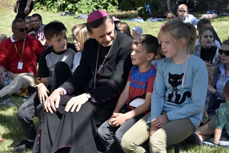 Najciekawsze zdjęcia z bp. Adamem Bałabuchem z GN