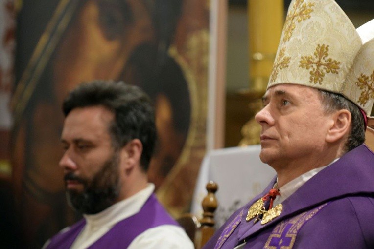 Najciekawsze zdjęcia z bp. Adamem Bałabuchem z GN