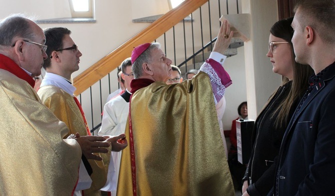 Biskup gliwicki poświęcił kościół w Łagiewnikach Wielkich