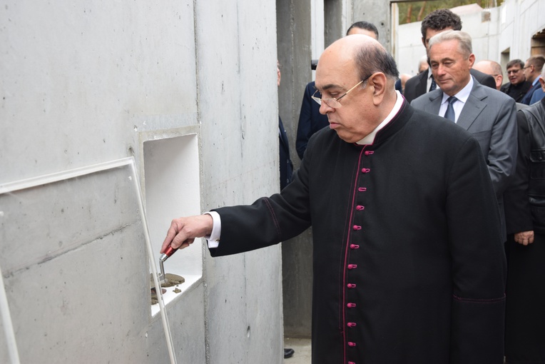 Wbudowanie kamienia węgielnego pod Dom Mocarzy