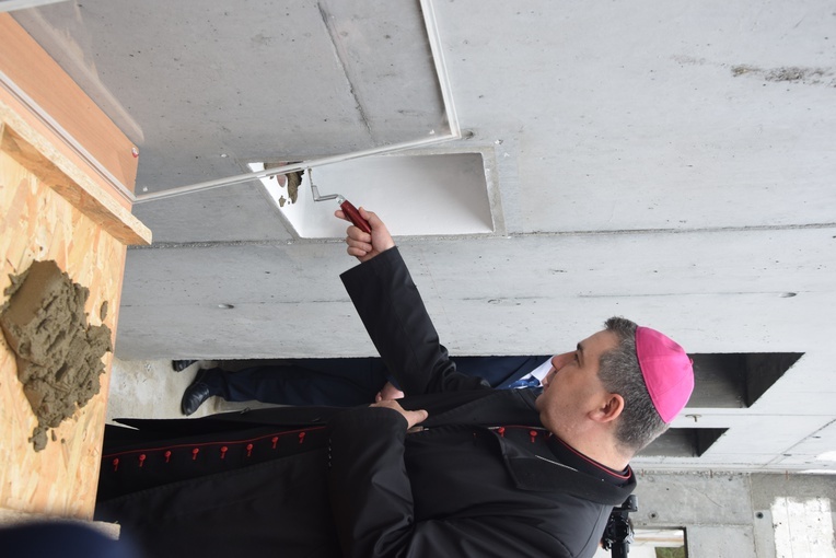 Wbudowanie kamienia węgielnego pod Dom Mocarzy