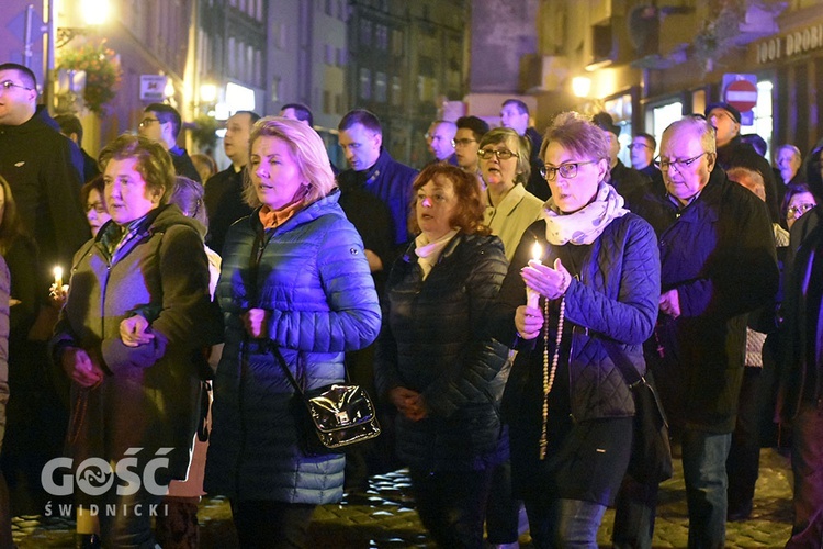 Procesja różańcowa w Świdnicy