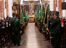 Doroczne obchody "Hubertusa" w archikatedrze oliwskiej zgromadziły licznych członków organizacji łowieckich oraz delegacje leśników.