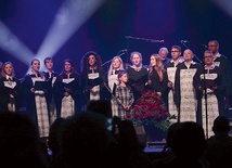 W wydarzeniu uczestniczyło prawie  3 tys. osób.  Na zakończenie wspólnie chór Alta Trinita, Czerwone Gitary, ks. Piotr Towarek, prowadzący, oraz publiczność wykonali „Barkę”.