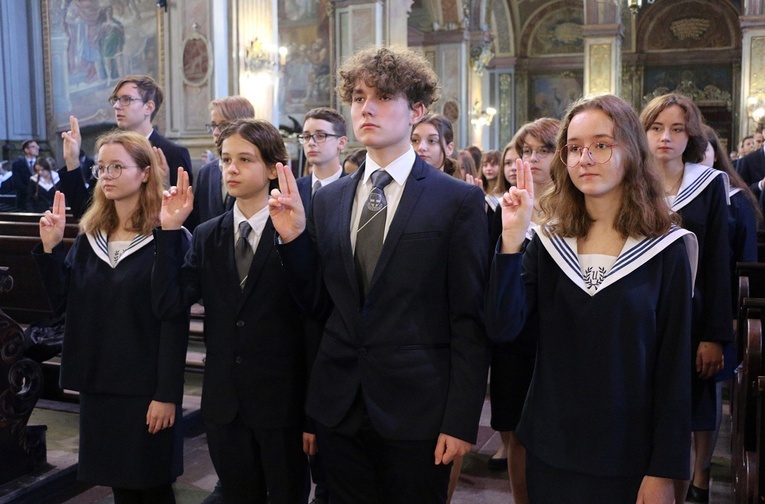 Jak być człowiekiem świętym w liceum urszulańskim?