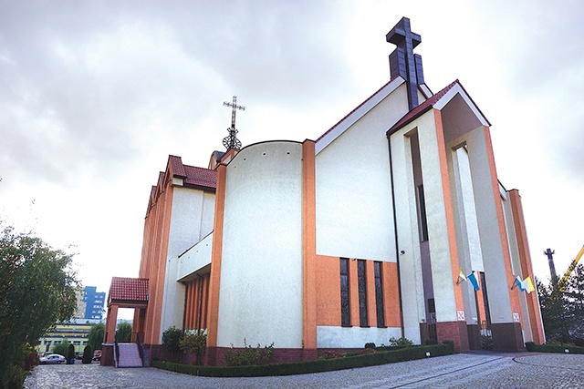 Świątynia służy prawie 10-tysięcznej wspólnocie wiernych.