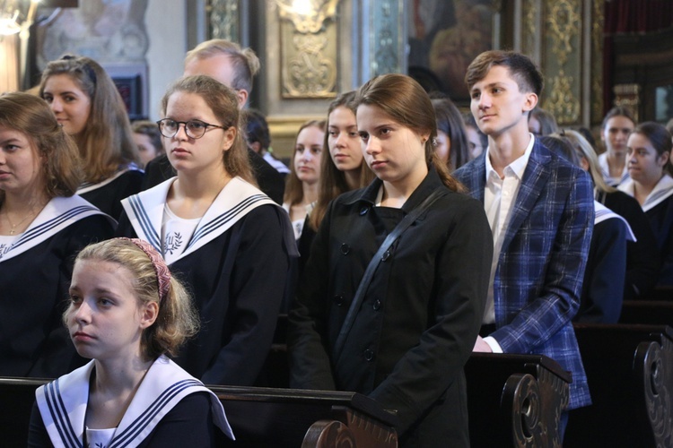 Wspomnienie św. Urszuli w liceum urszulańskim - ślubowanie