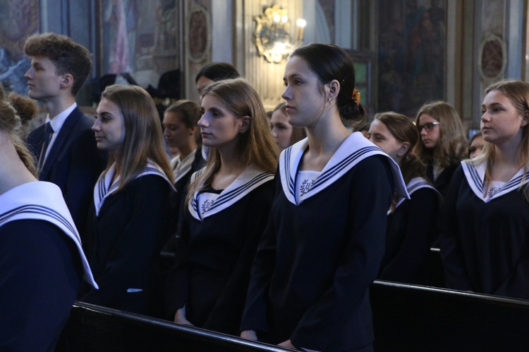 Wspomnienie św. Urszuli w liceum urszulańskim - ślubowanie