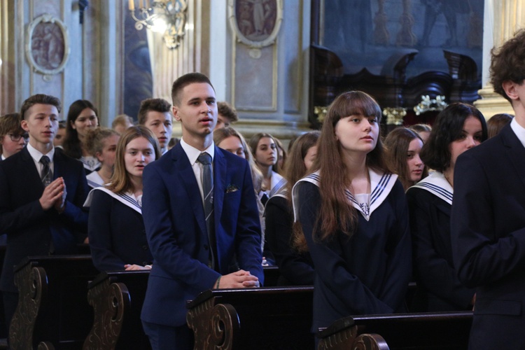 Wspomnienie św. Urszuli w liceum urszulańskim - ślubowanie