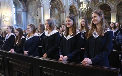 Wspomnienie św. Urszuli w liceum urszulańskim - ślubowanie