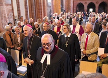▲	Chrześcijanie różnych wyznań  na modlitwie w Kościele Pokoju.