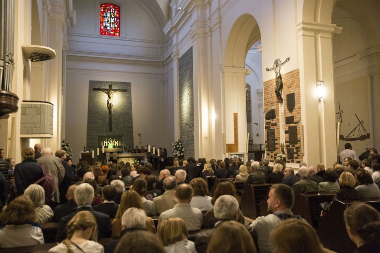 Kard. Kazimierz Nycz bierzmował młodzież z KIK