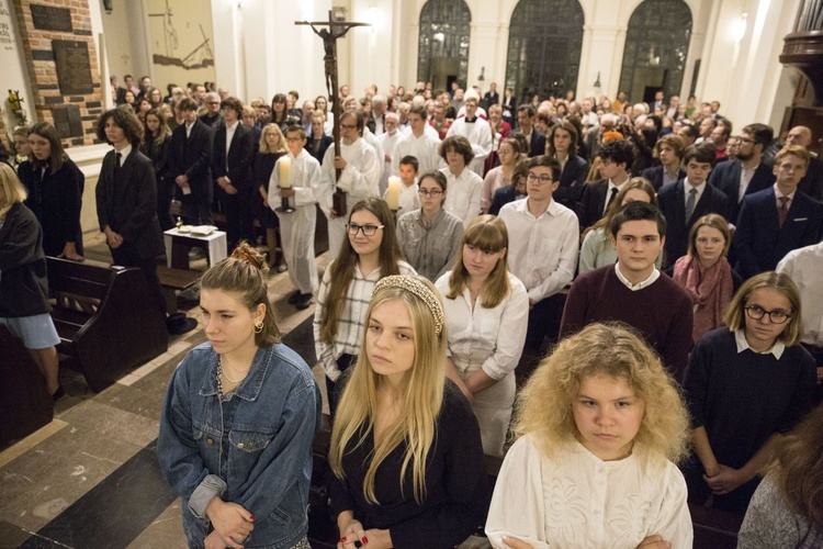 Kard. Kazimierz Nycz bierzmował młodzież z KIK