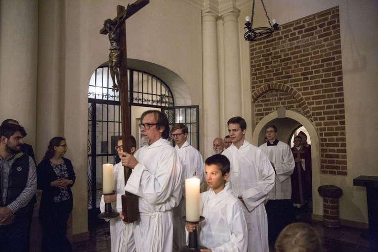 Kard. Kazimierz Nycz bierzmował młodzież z KIK